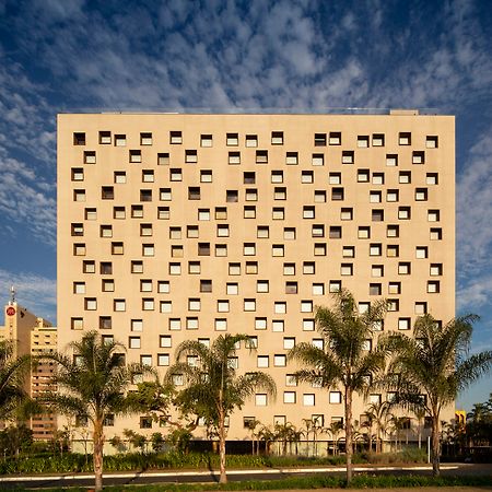 B Hotel برازيليا المظهر الخارجي الصورة The 1960s-built 12-storey, 200-bed, 100-room nursing home at the Royal Perth Hospital, Perth, Western Australia.
